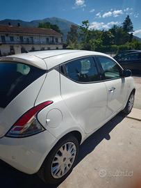 Lancia Ypsilon 0.9 TwinAir 85 CV cambio automatico