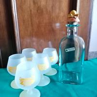 Bottiglia e bicchierini da limoncello 