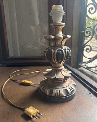 Lampada in legno decorata e dipinta