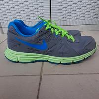 Nike Revolution 4