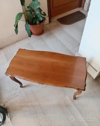 Tavolo da giornali. 