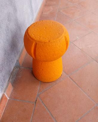 Sgabello Veuve clicot collezione in plastica dura