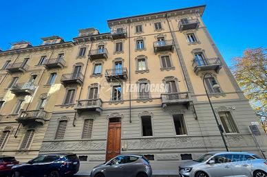 APPARTAMENTO DI PREGIO RISTRUTTATO IN STABILE LIBE