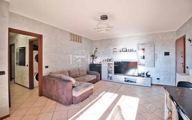 TRILOCALE AUTONOMO, DOPPI SERVIZI CON BOX !!!