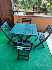 tavolo da giardino con sedie