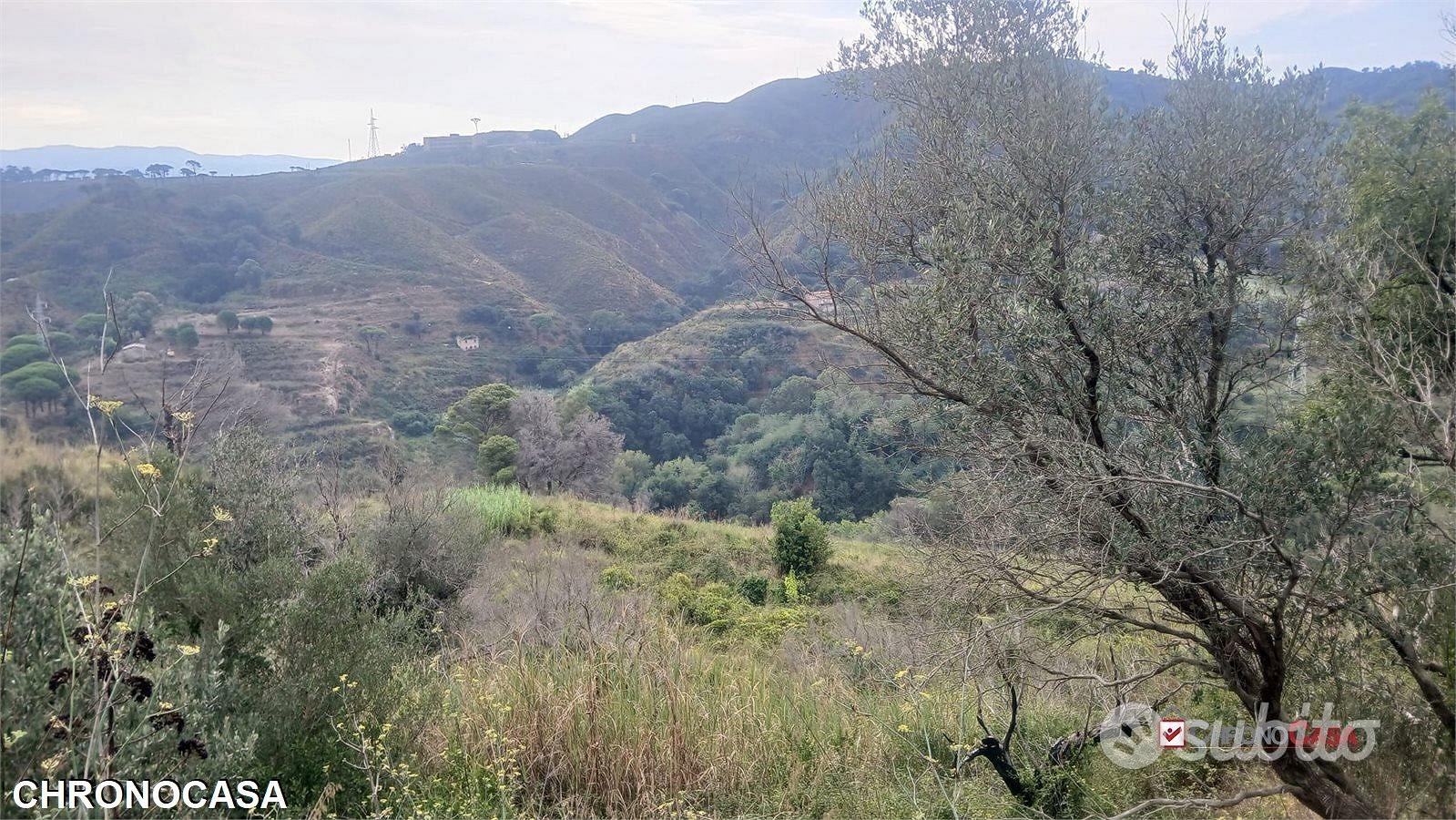 Castanea, terreno con rudere - Vista 2