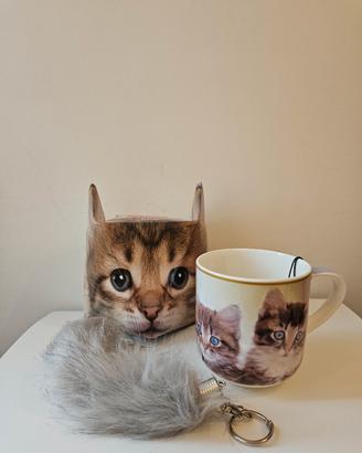 Tazza in porcellana con gatti e charm codino 