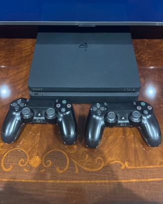 PS4 slim di 1000GB con 2 joystick