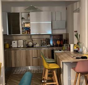 Cucina semi-nuova in legno