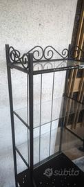 mobile con scaffali Ikea in stile ferro battuto 