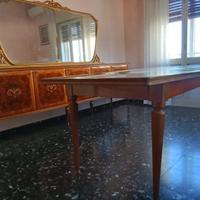 Tavolo e Vetrina con specchio