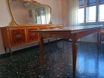 Tavolo e Vetrina con specchio