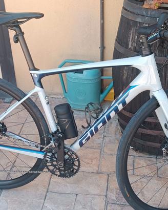 GIANT DEFY ADVANCED 2 TG M CARBON 105 11v idraulic