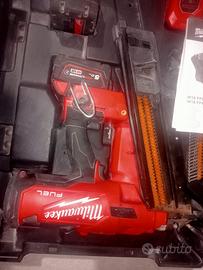 chiodatrice MILWAUKEE M18 FUEL CON AVITATORE