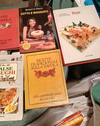 LIBRI COLLANE E RIVISTE CUCINA  COME NUOVI