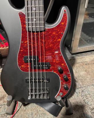 Basso 5 corde Harley Benton Deluxe rivisto