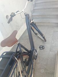 Bici elettrica assistita con Cambio e carica batte