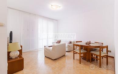 Trilocale con Terrazzo Loggiato, Box e Doppi Servi
