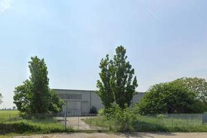 Capannone industriale a Terranova dei Passerini (L