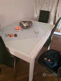 Tavolo in vetro con 4 sedie
