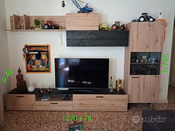 Soggiorno tinta rovere miele e nero grafite