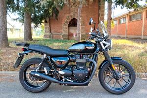 Triumph Street Twin - 2018 - Scarichi Vance&Hines