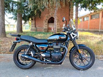 Triumph Street Twin - 2018 - Scarichi Vance&Hines