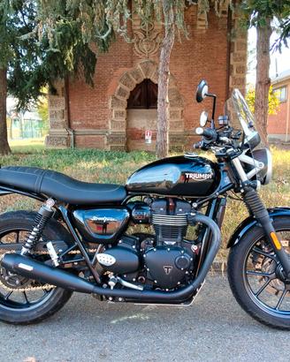 Triumph Street Twin - 2018 - Scarichi Vance&Hines