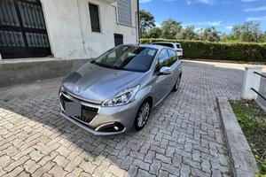 Peugeot 208 full opt