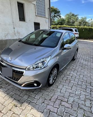 Peugeot 208 full opt