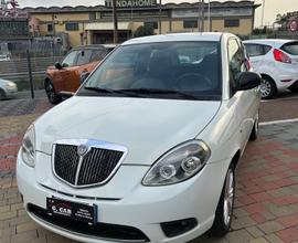 Lancia Ypsilon 1.3 MJT 75 CV Unyca