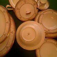 Servizio piatti e caffè Bone china Noritake