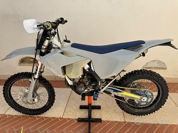 Husqvarna 350 FE 2018 AKRAPOVIC