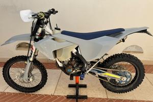 Husqvarna 350 FE 2018 AKRAPOVIC