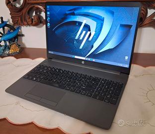 HP 250 G8 i5-1135G7 16 RAM 256 SSD 15.6"