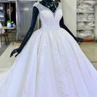 Vestito da sposa con strascico 
