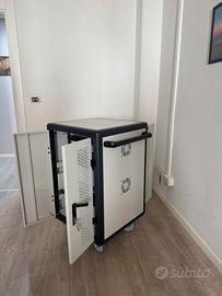 Armadio alloggiamento tablet e notebook