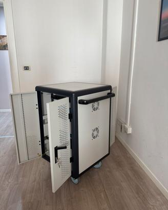 Armadio alloggiamento tablet e notebook