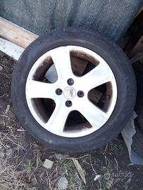 Cerchi in lega Peugeot con gomme Pirelli 205/55R16