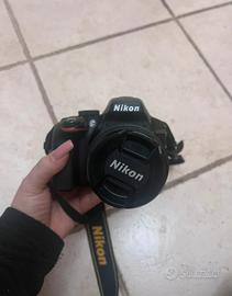 NIKON D330