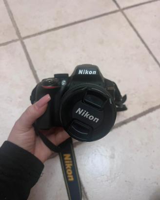 NIKON D330