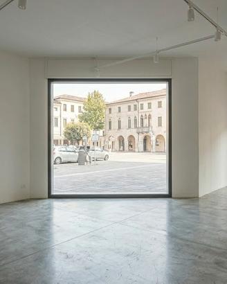 Prestigiosa Vetrina nel Centro Termale