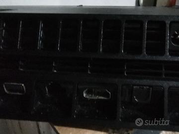 Playstation 4 da riparare.