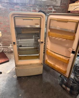 Figorifero IGNIS vintage da restaurare