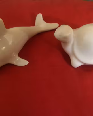Delfino e tartaruga in ceramica bianca
