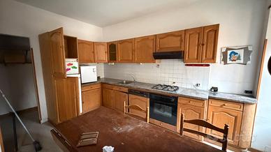 Cicina conpleta di elettrodomestici