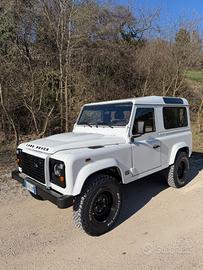 Land Rover Defender 90 2.4 TD4 Station Wagon SE N1