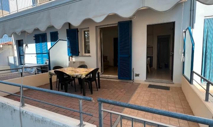 Fano con spazio esterno privato