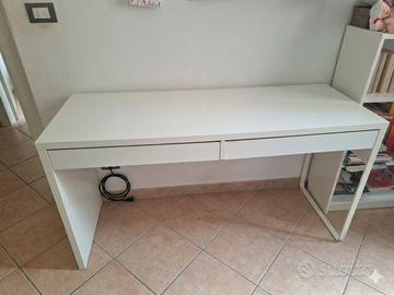 Scrivania Ikea con cassetti 