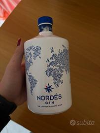 Bottiglia vuota gin nordes
